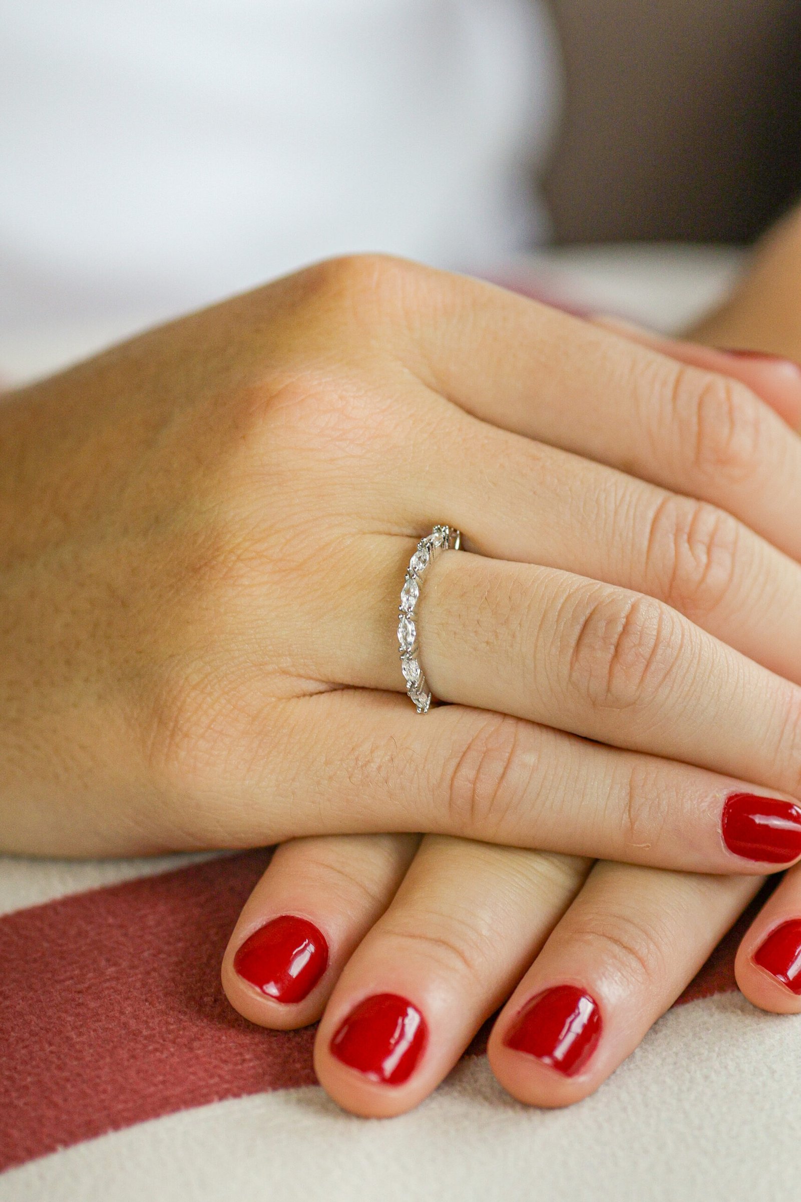 ANEL MEIA ALIANÇA COM ZIRCÔNIAS – N16