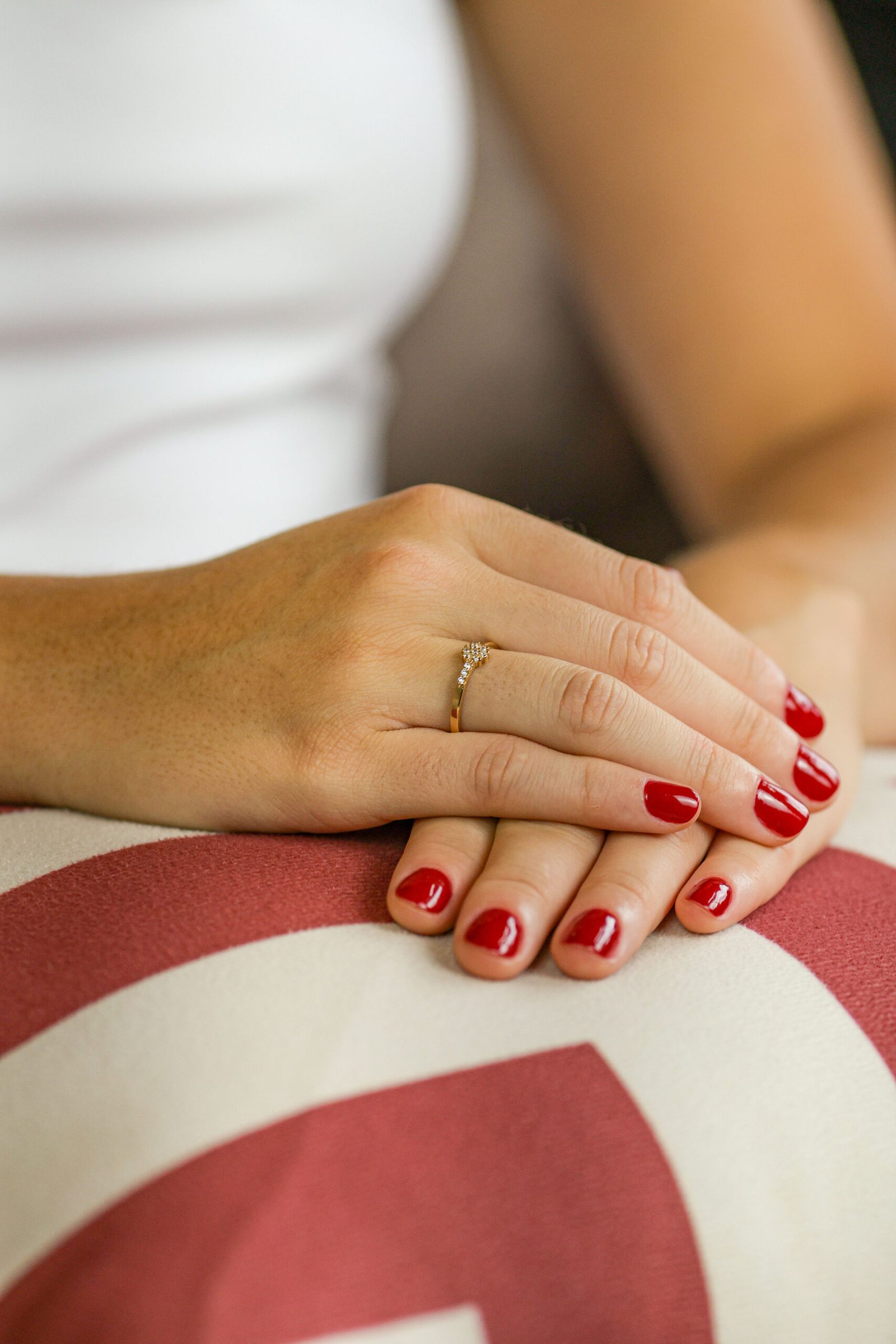 ANEL FLOR CRAVEJADA COM ZIRCÔNIAS – N17