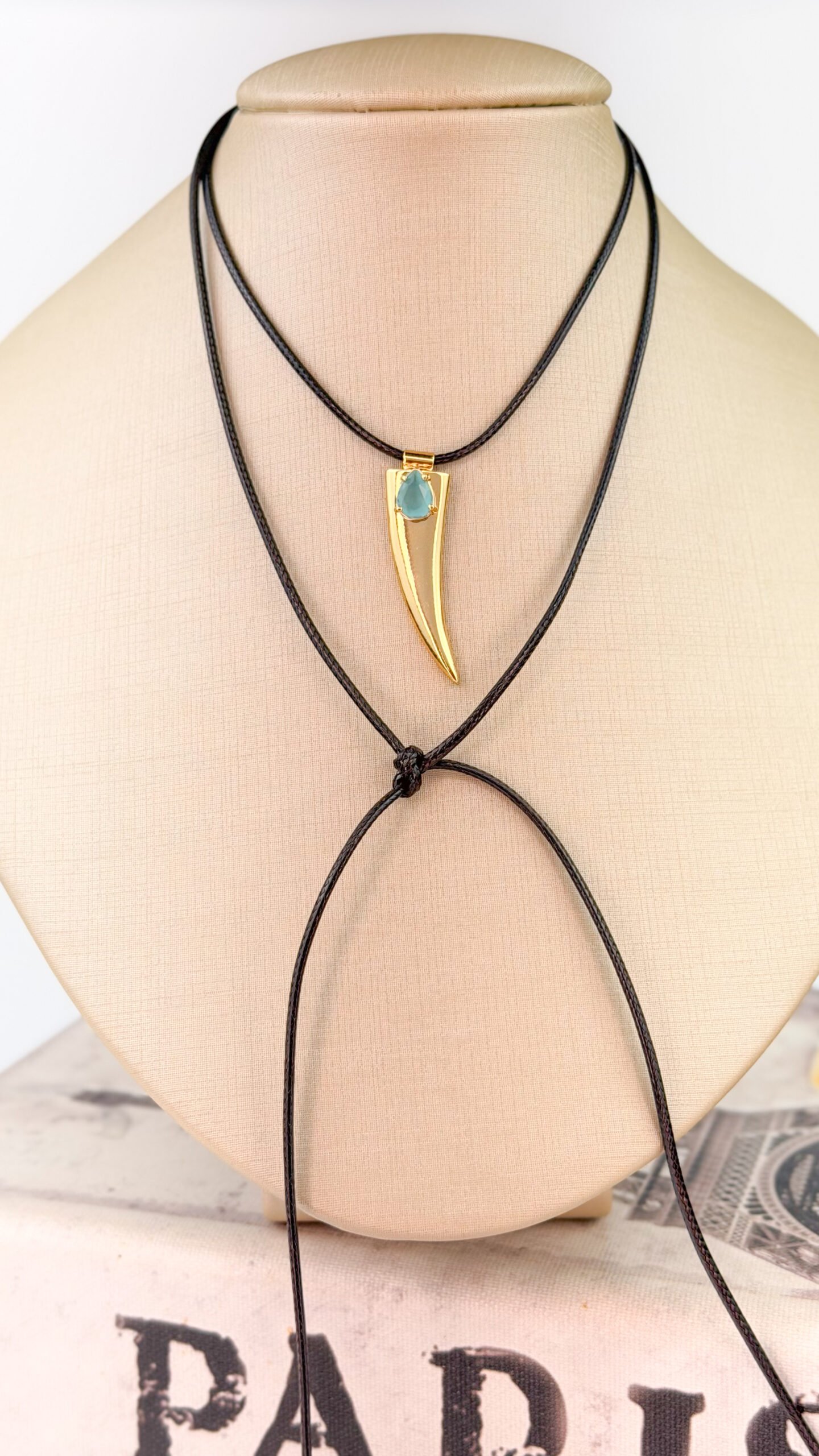 Colar Cordão Preto com Pingente Gota Verde Banho Ouro 18k - Imagem 4