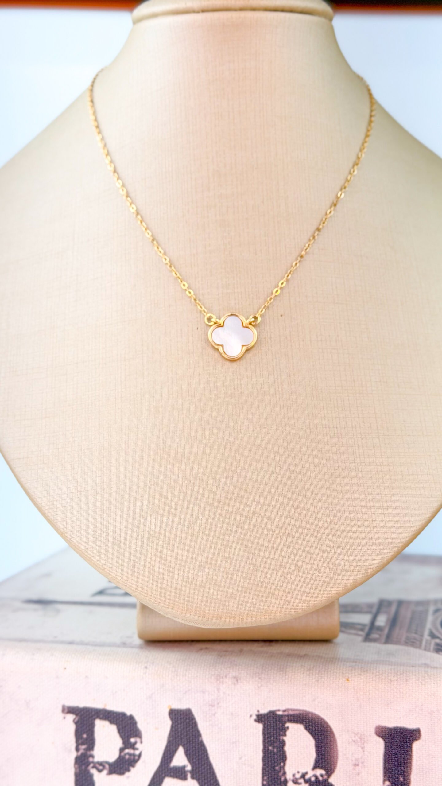 Colar Trevo Banho Ouro 18k com Pedra Natural Madrepérola - Imagem 3