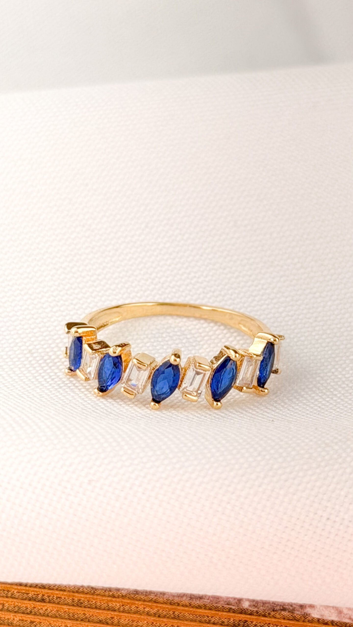 Anel Navete em Banho Ouro 18k com Zircônias - Imagem 2