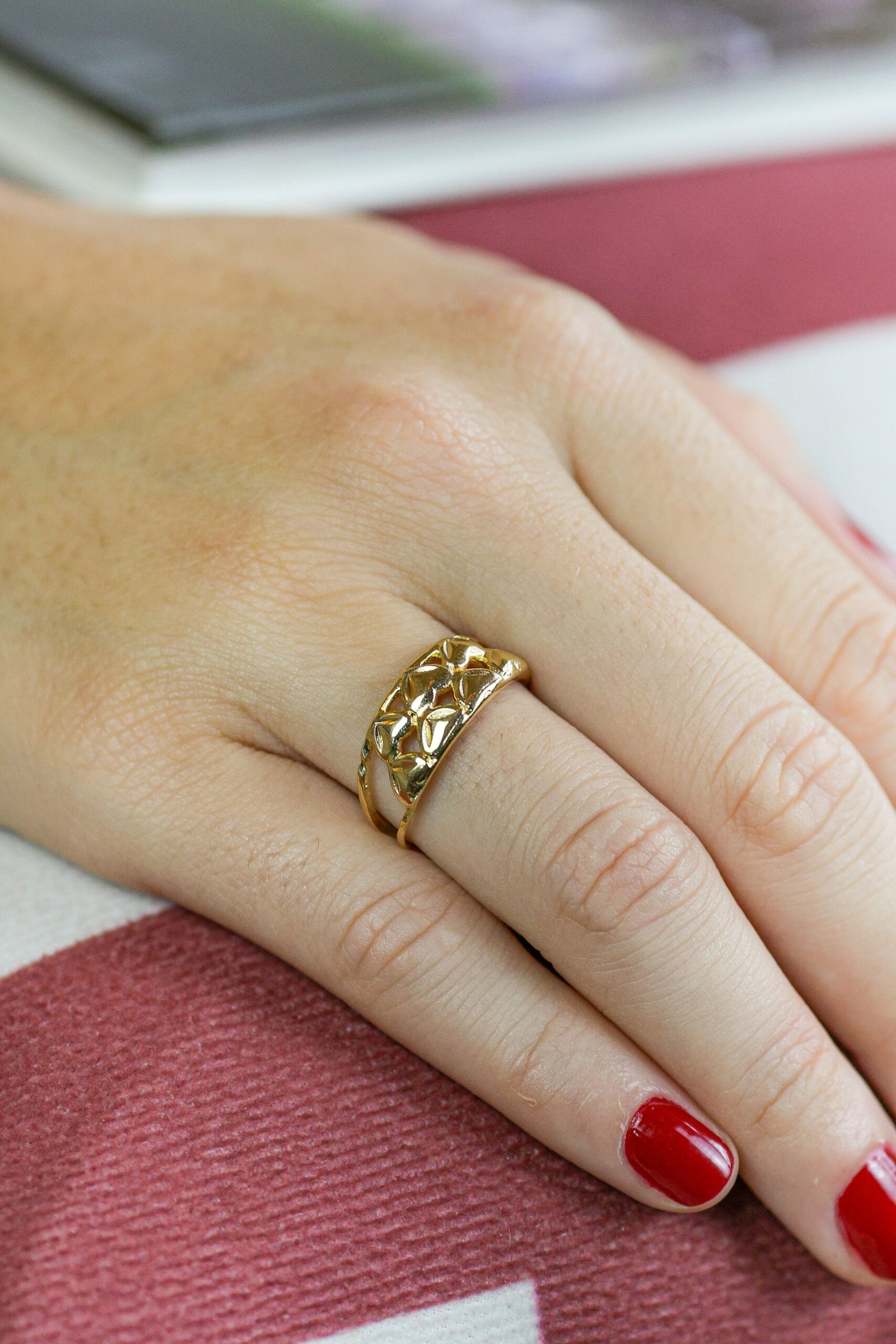 Anel Trabalhado em Banho Ouro 18k - Imagem 2