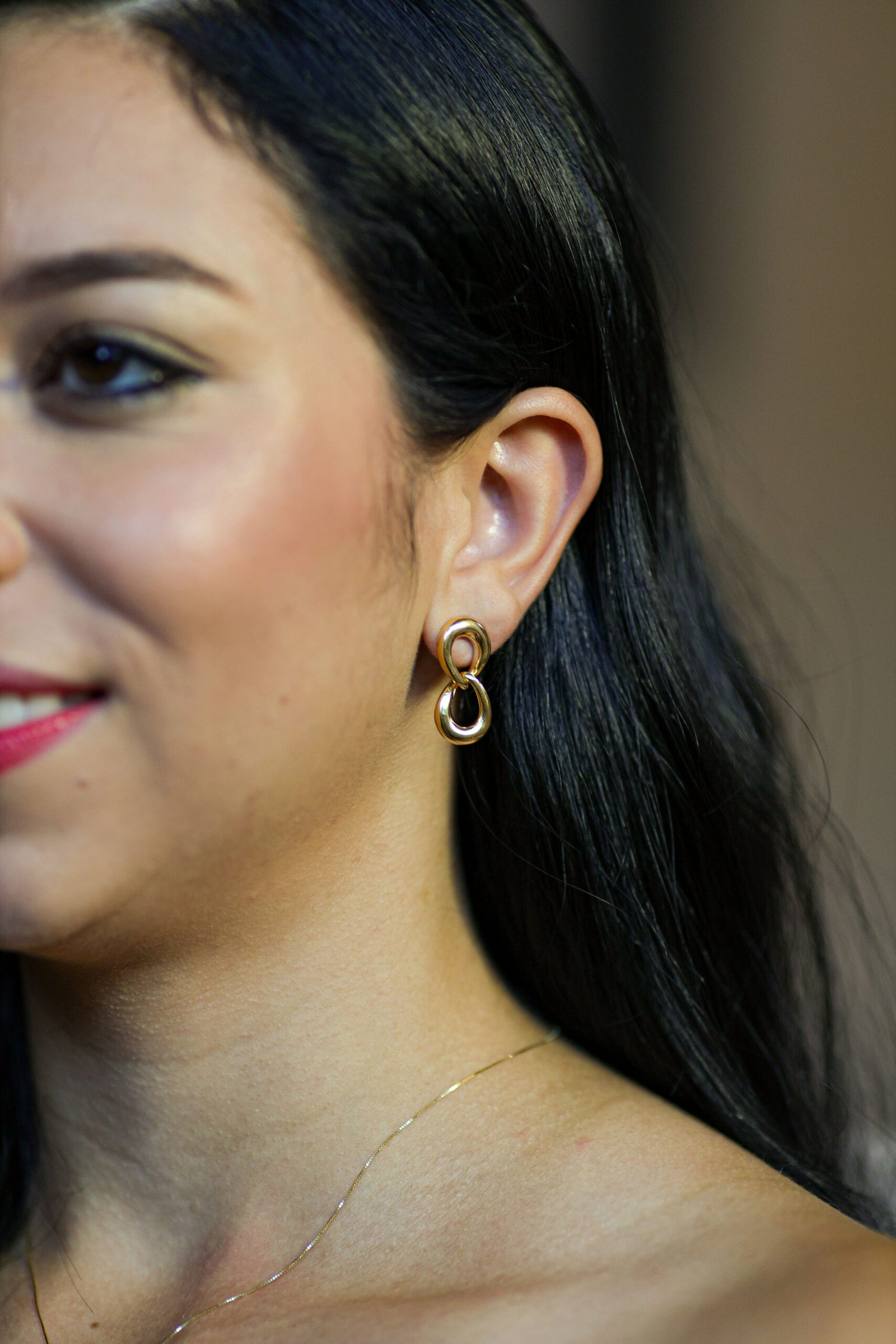 Brinco elo duplo liso banho ouro 18k