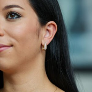 Argola Retangular Cravejada em Zircônia Banho Ouro 18k