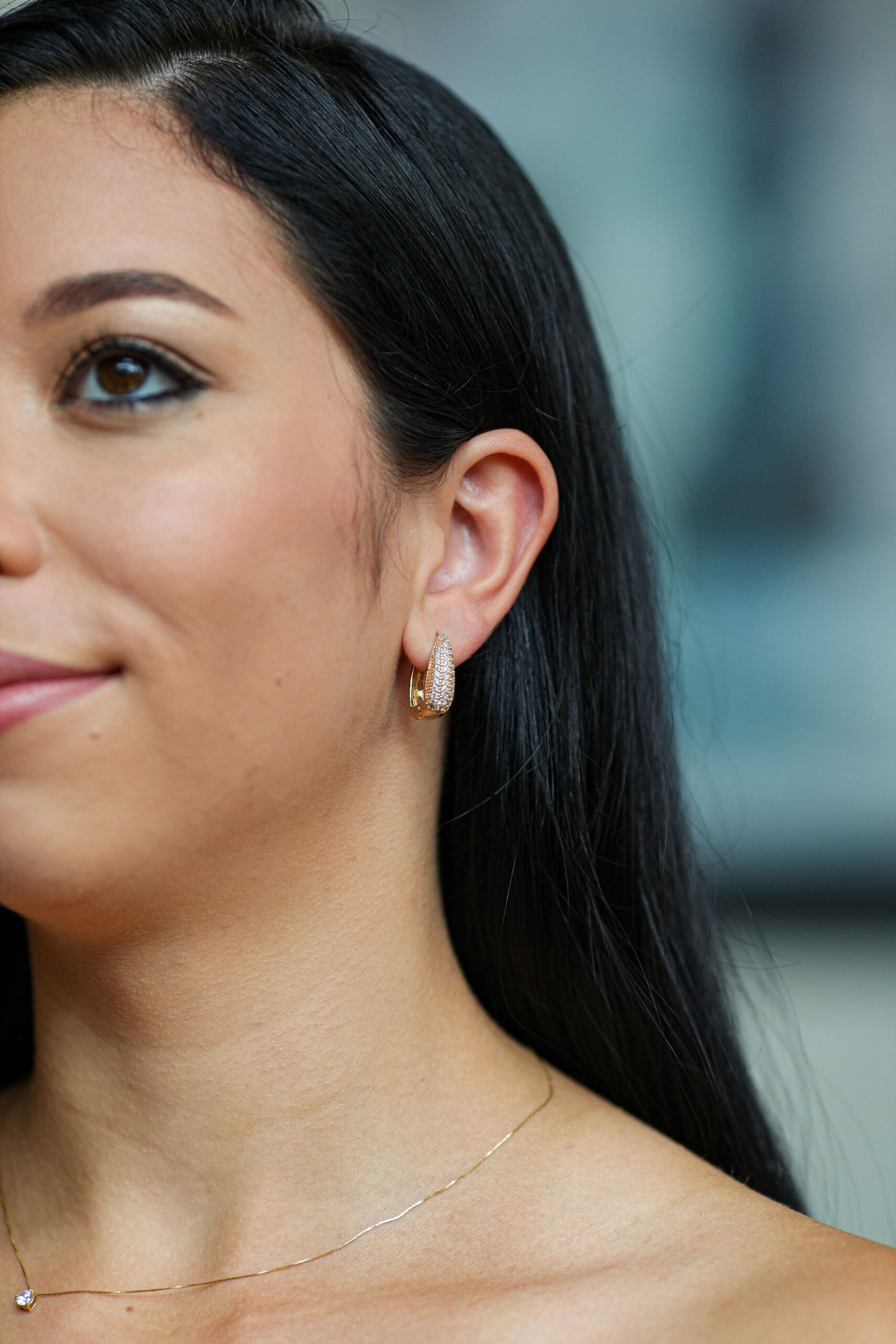 Argola Retangular Cravejada em Zircônia Banho Ouro 18k