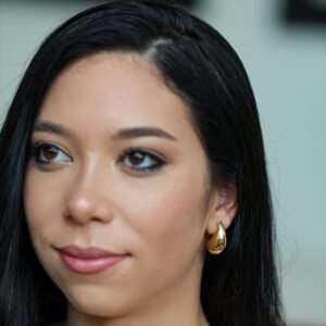 Brinco gota lisa banho ouro 18k