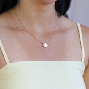 Colar Trevo Banho Ouro 18k com Pedra Natural Madrepérola