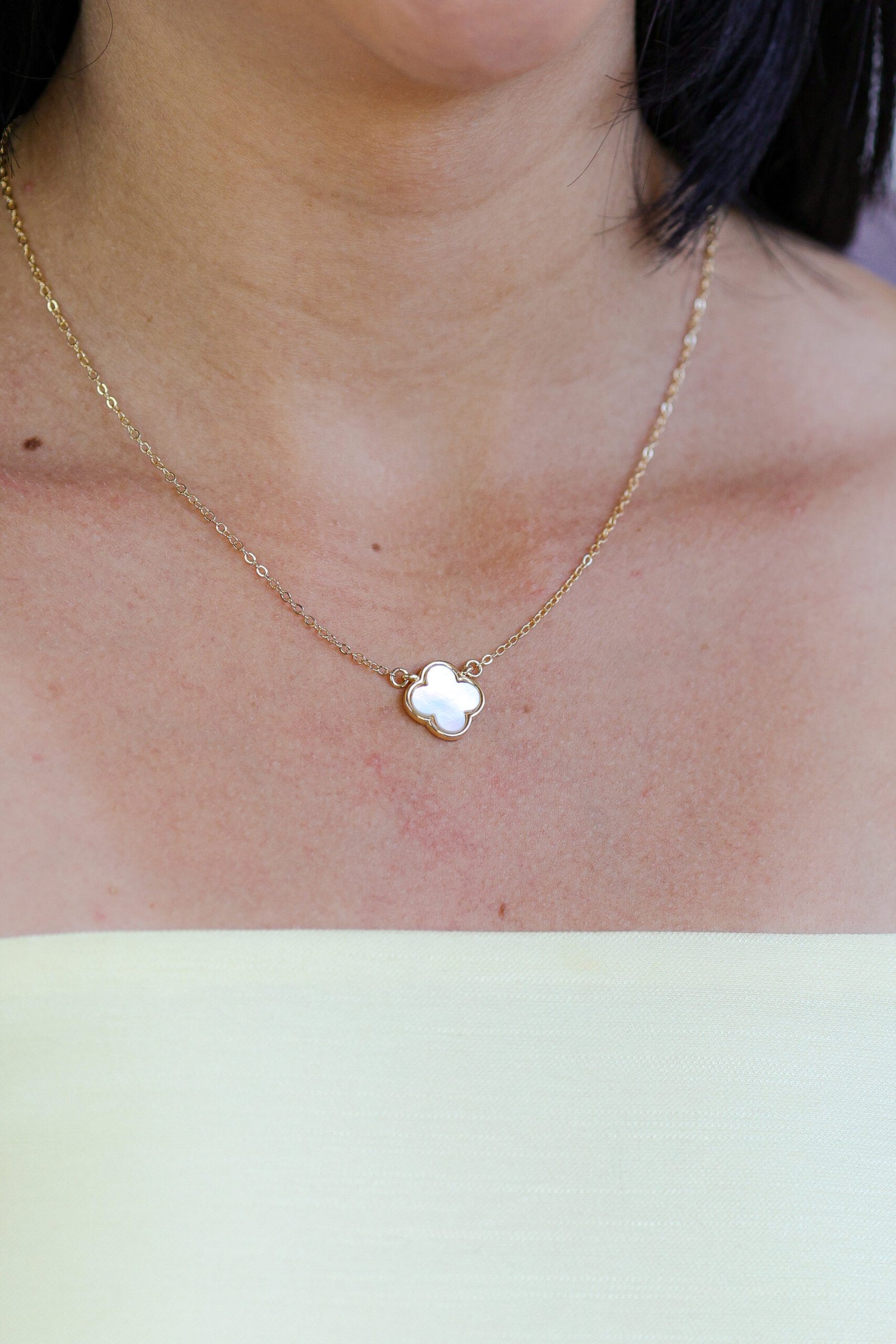 Colar Trevo Banho Ouro 18k com Pedra Natural Madrepérola - Imagem 2