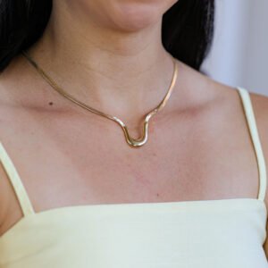 Choker Dourada Curva Orgânica Banho Ouro 18k