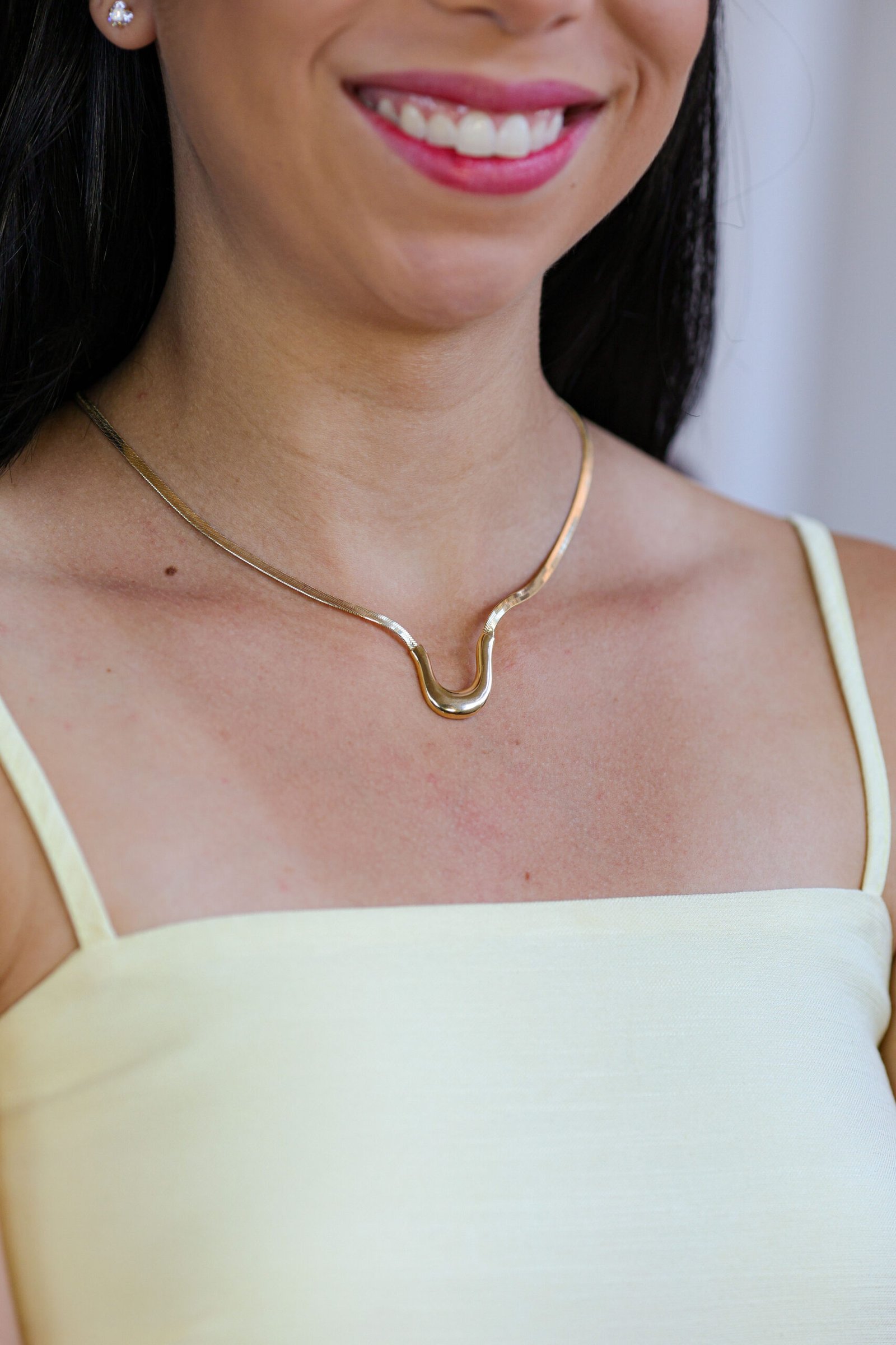 Choker Dourada Curva Orgânica Banho Ouro 18k