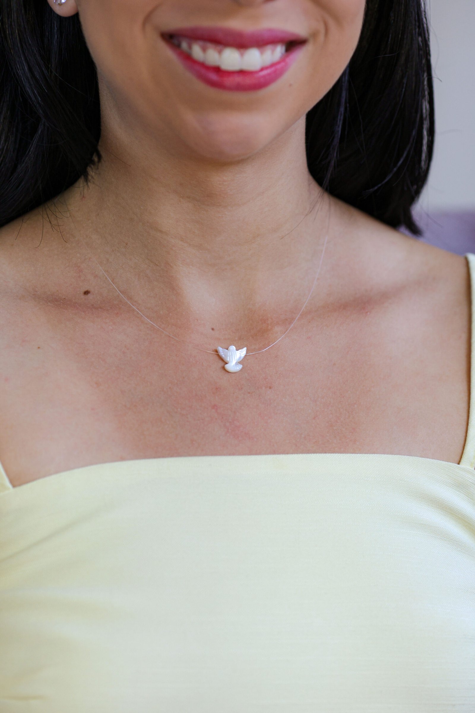 Colar Fio de Nylon com Pingente de Madrepérola Banho Ouro 18k