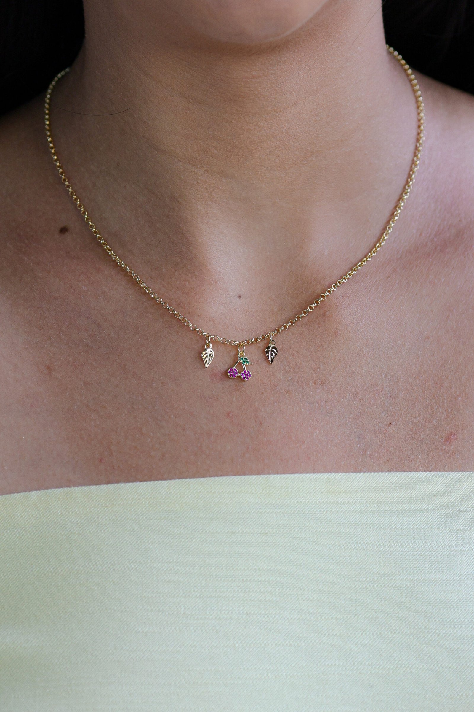 Colar Elo Português Fino com Pingentes Cereja Banho Ouro 18k - Imagem 4