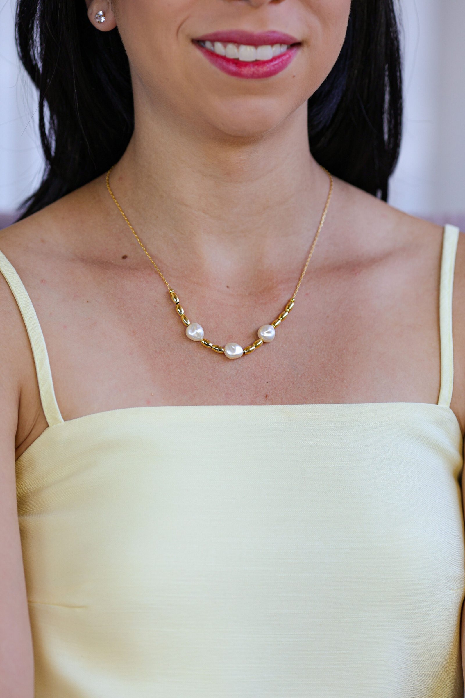 Colar com pérolas orgânicas e elos banho ouro 18k