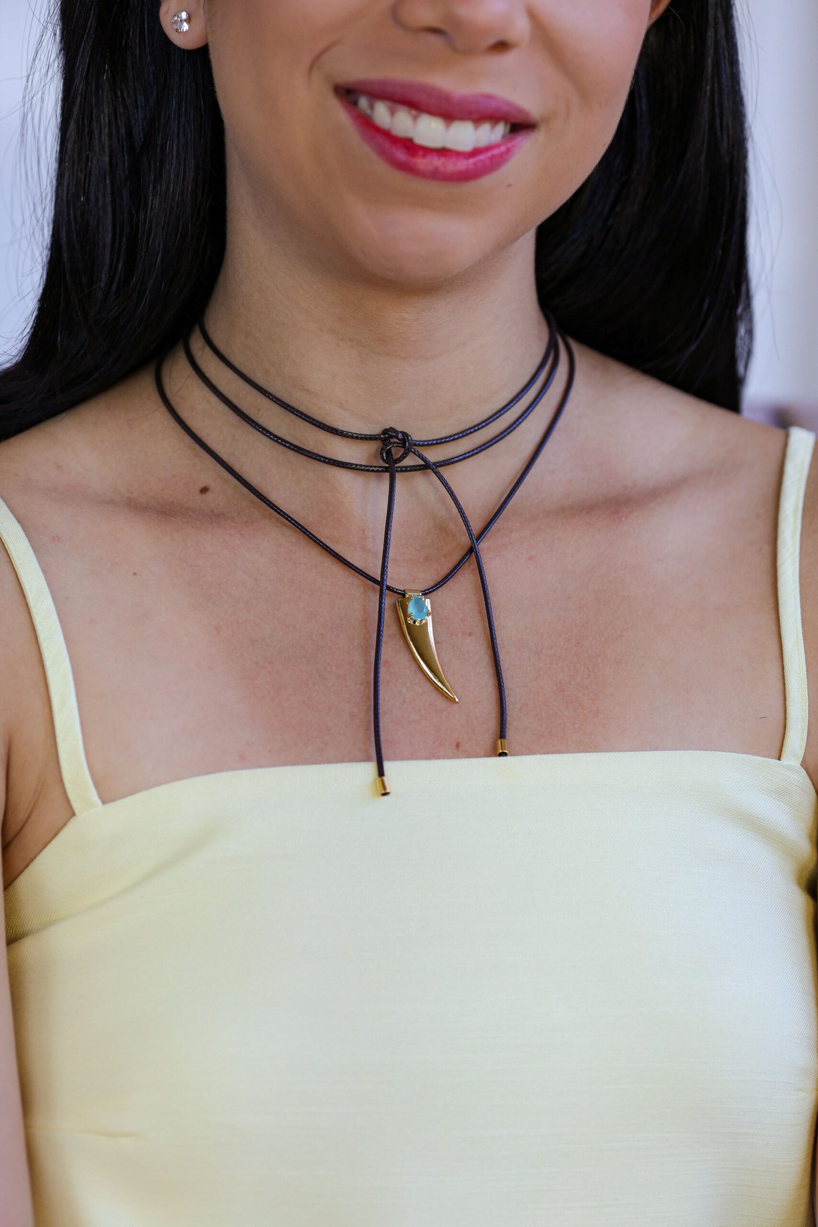 Colar Cordão Preto com Pingente Gota Verde Banho Ouro 18k