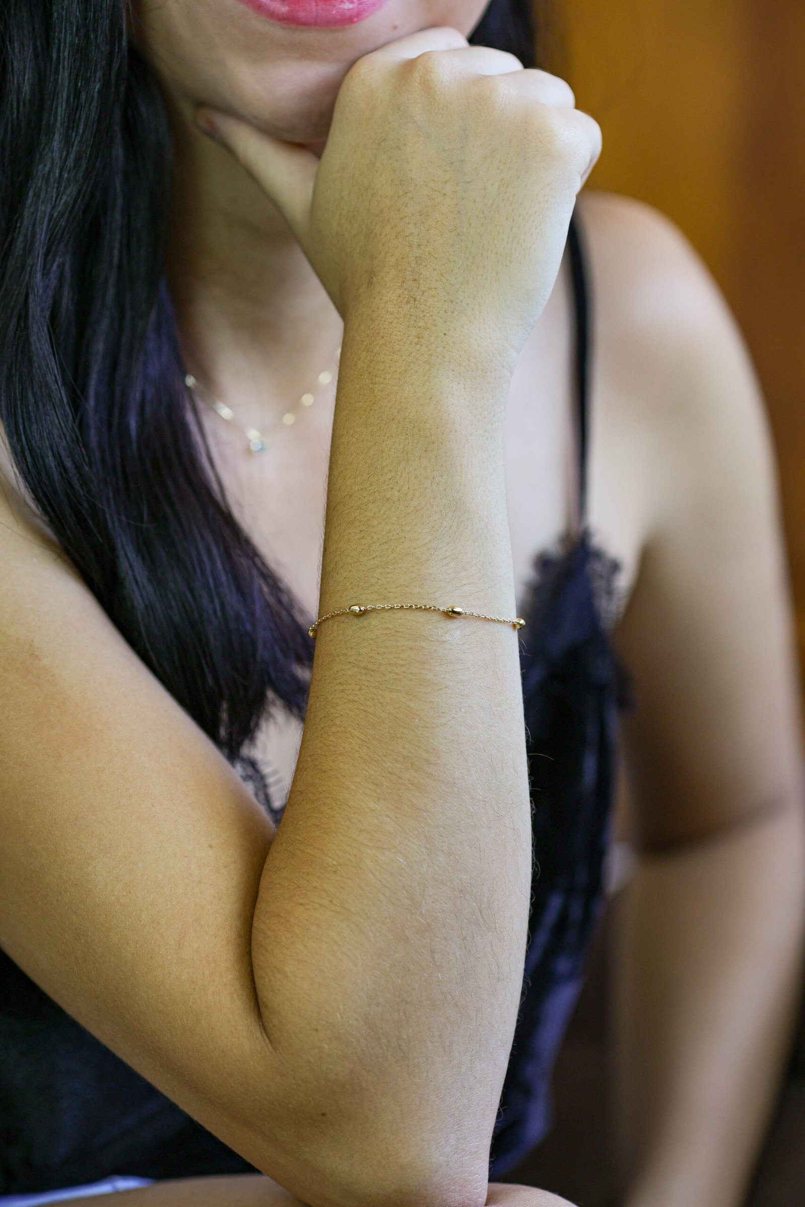 Pulseira de corrente fina com bolinhas em banho ouro 18k