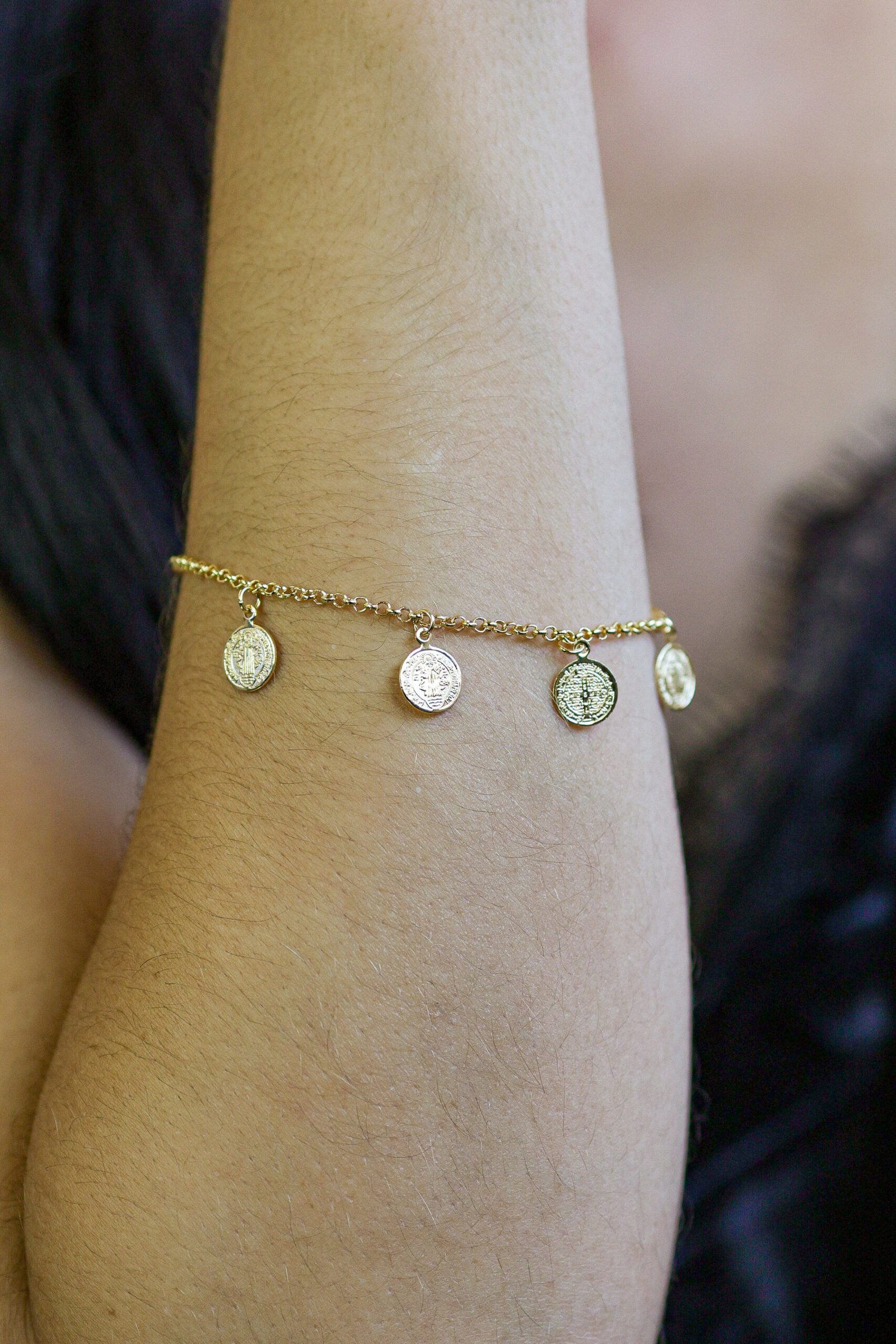 Pulseira Medalhas São Bento banho ouro 18k - Imagem 2