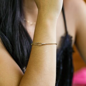 Pulseira meio canutilho e meio lisa com detalhes em zircônias em banho ouro 18k