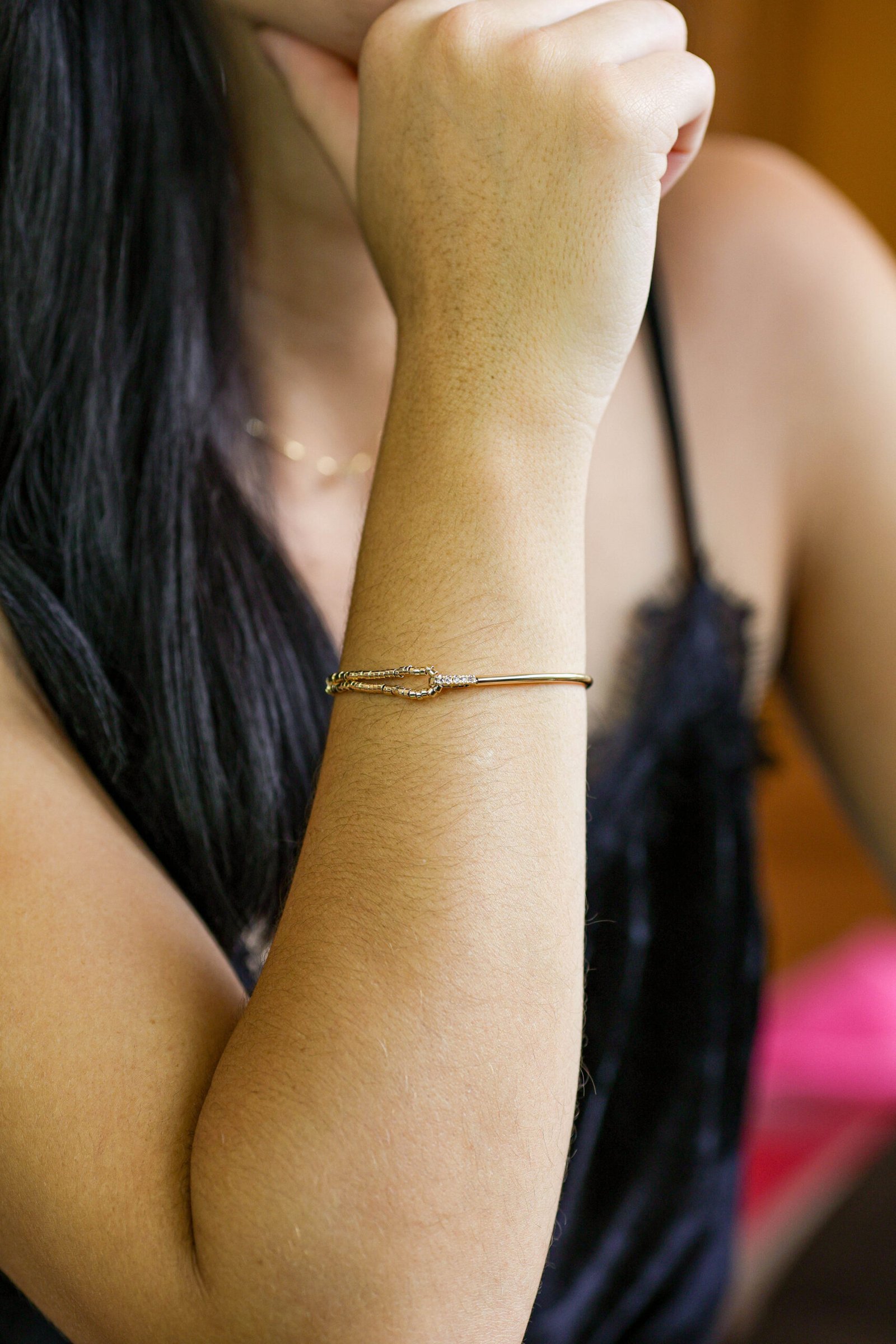 Pulseira meio canutilho e meio lisa com detalhes em zircônias em banho ouro 18k