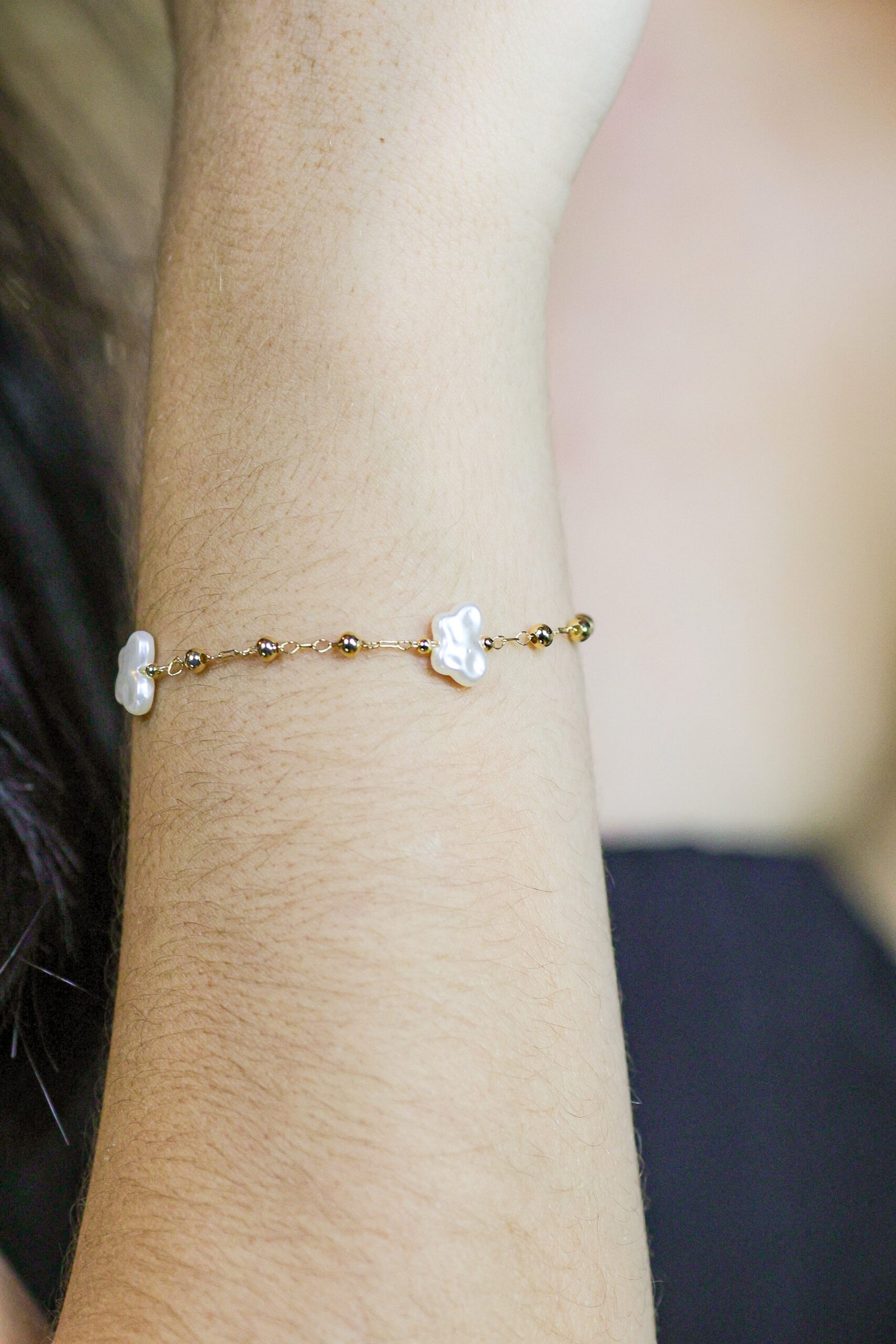 Pulseira Borboleta com Bolinhas Banho Ouro 18k