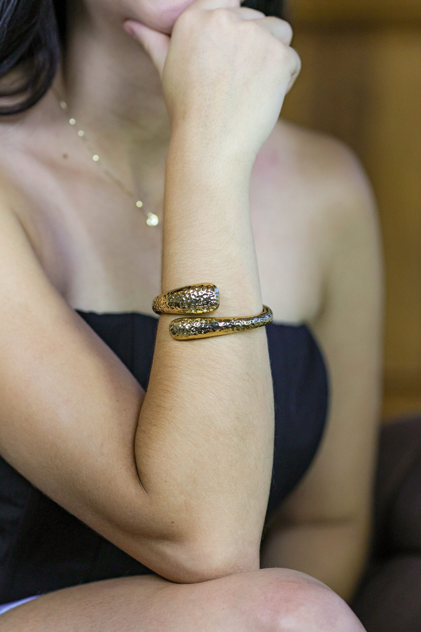 Bracelete Martelado Banho Ouro 18k