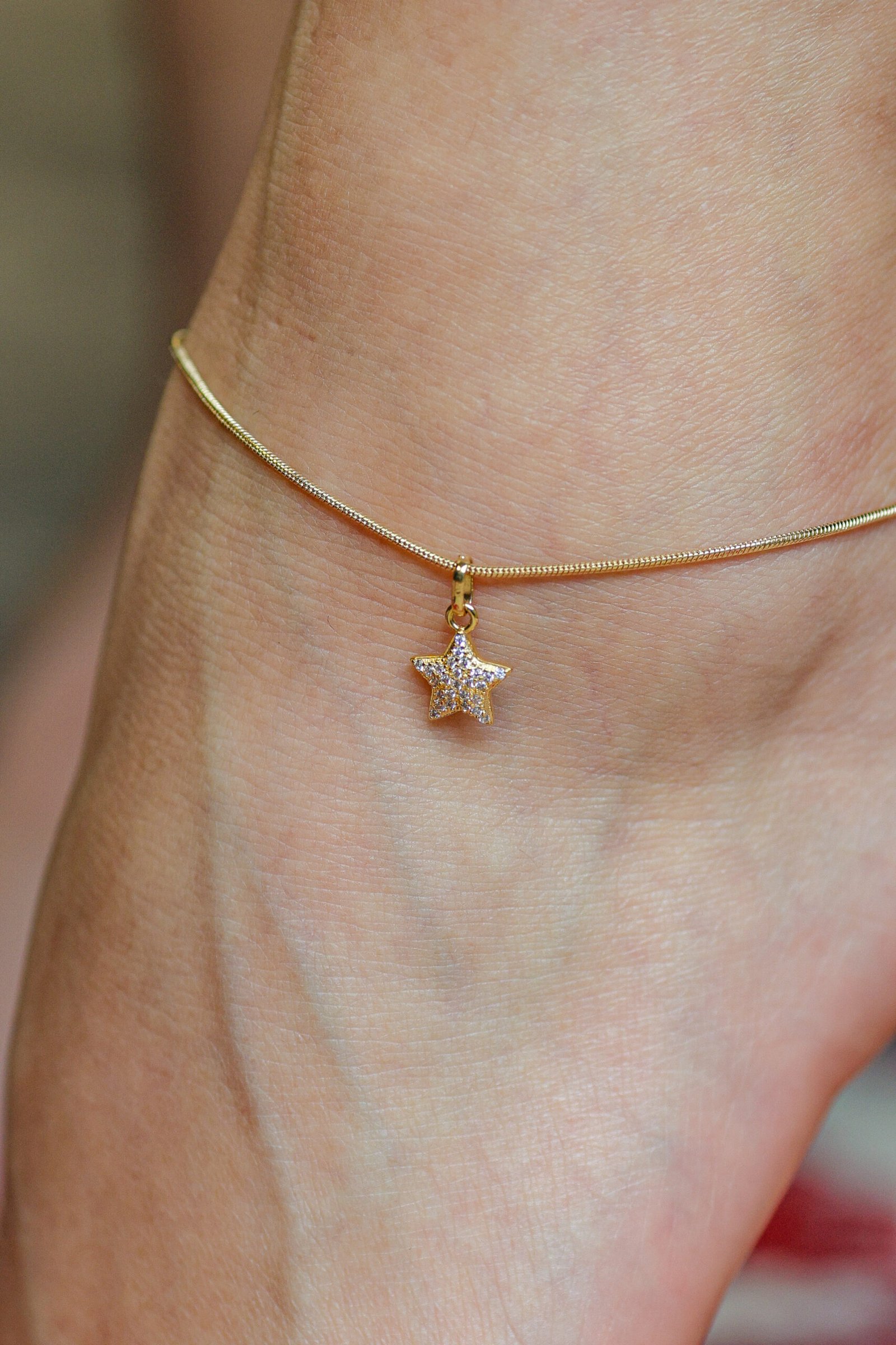 Tornozeleira Malha Snake com Estrela Cravejada em Banho de Ouro 18k