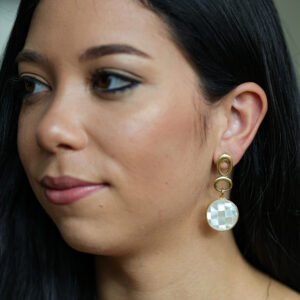 Brinco com Pedra Natural Mosaico em Madrepérola Banho de Ouro 18k