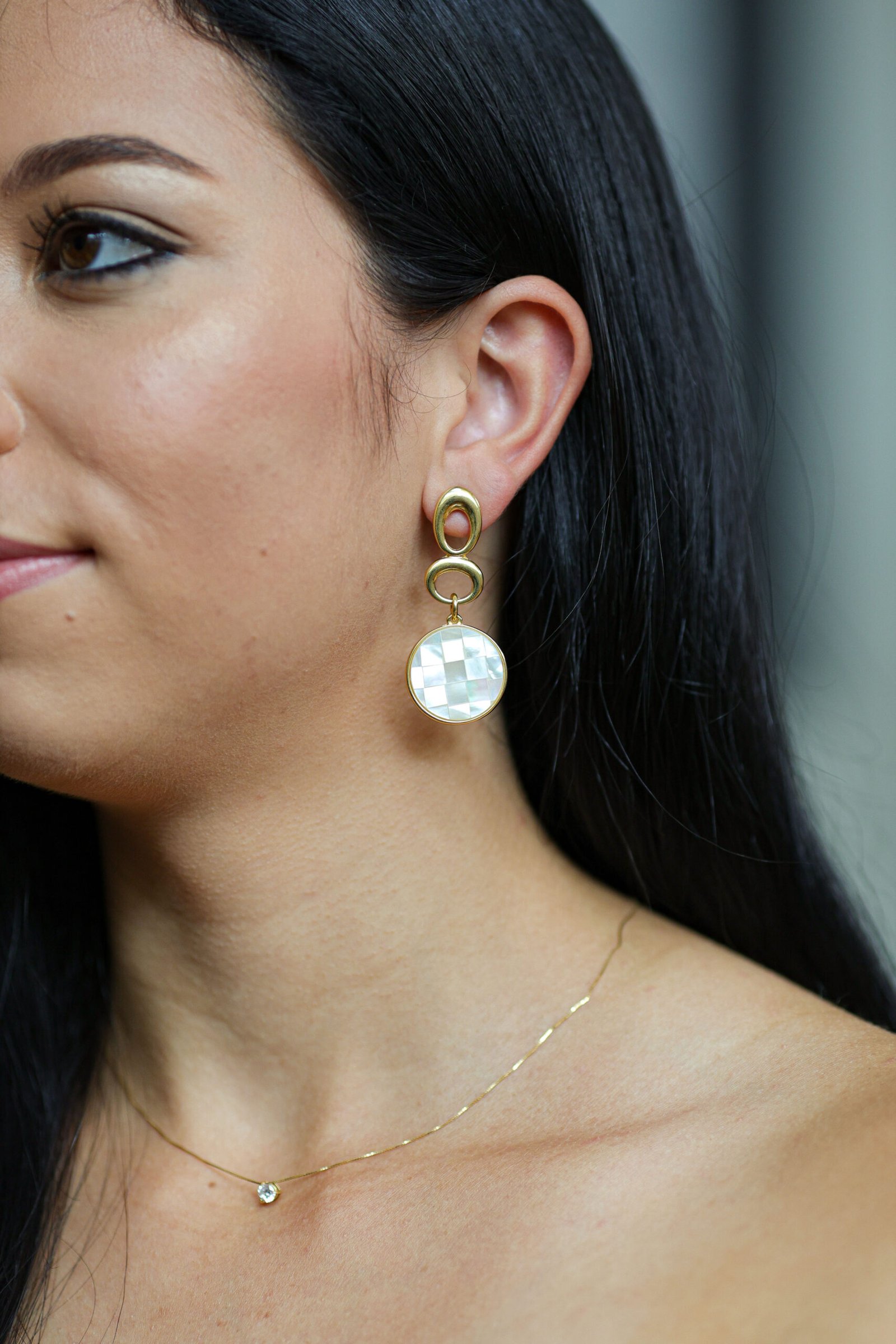 Brinco com Pedra Natural Mosaico em Madrepérola Banho de Ouro 18k - Imagem 2