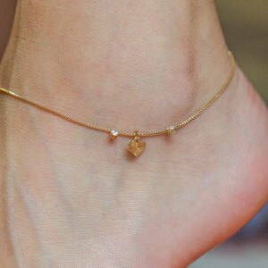 Tornozeleira coração banho ouro 18k