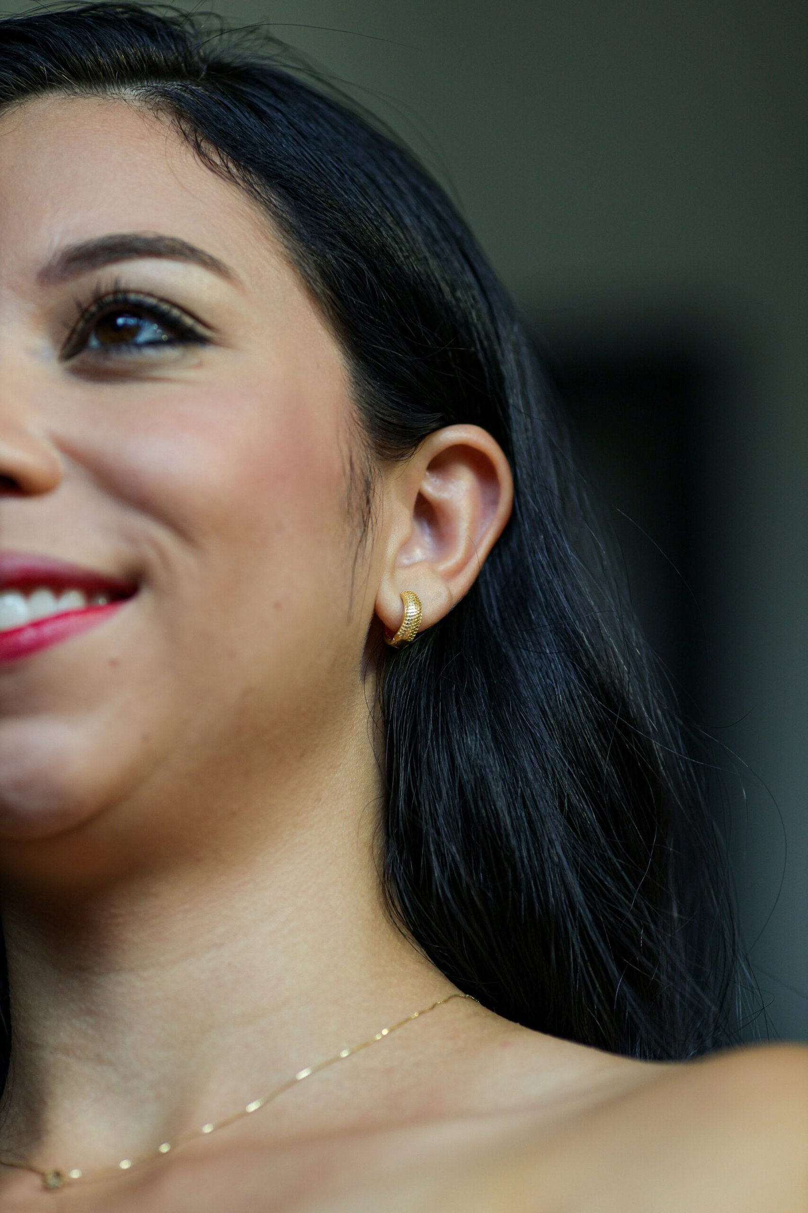 Argola Texturizado em Banho Ouro 18k