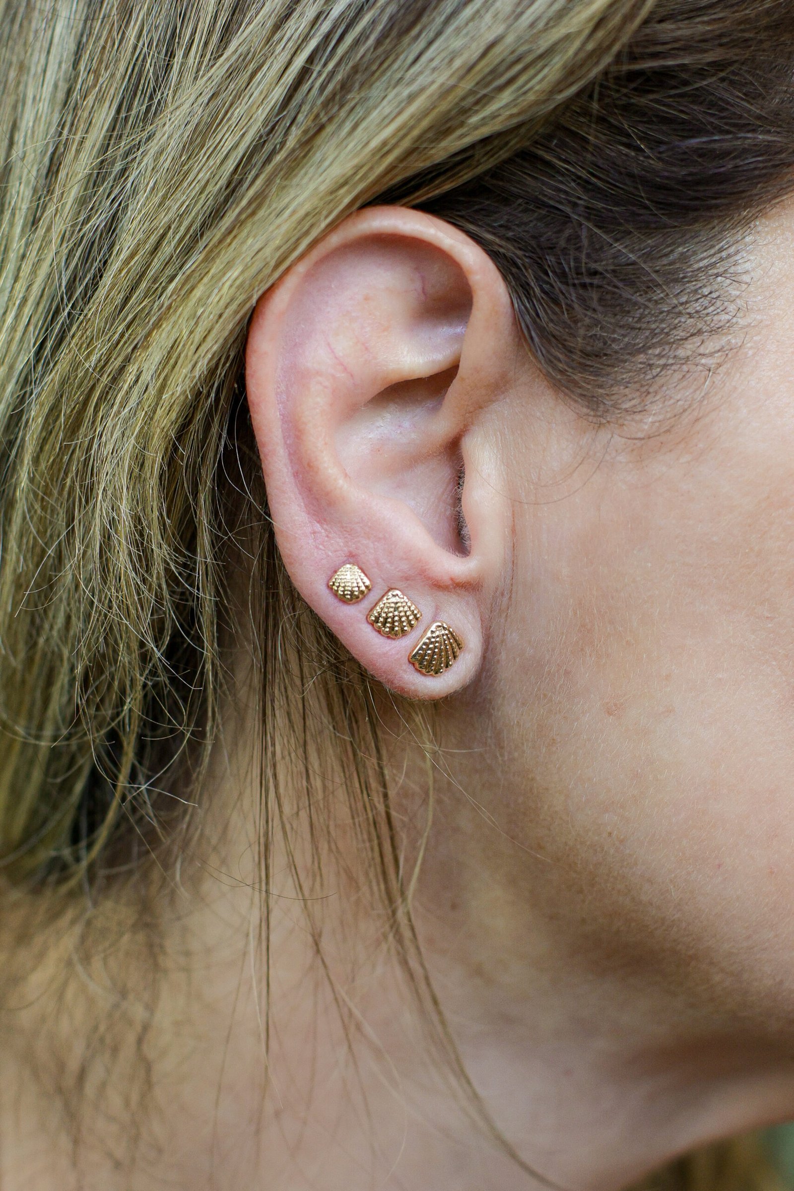 Trio de Brincos Concha Banho Ouro 18k - Imagem 3