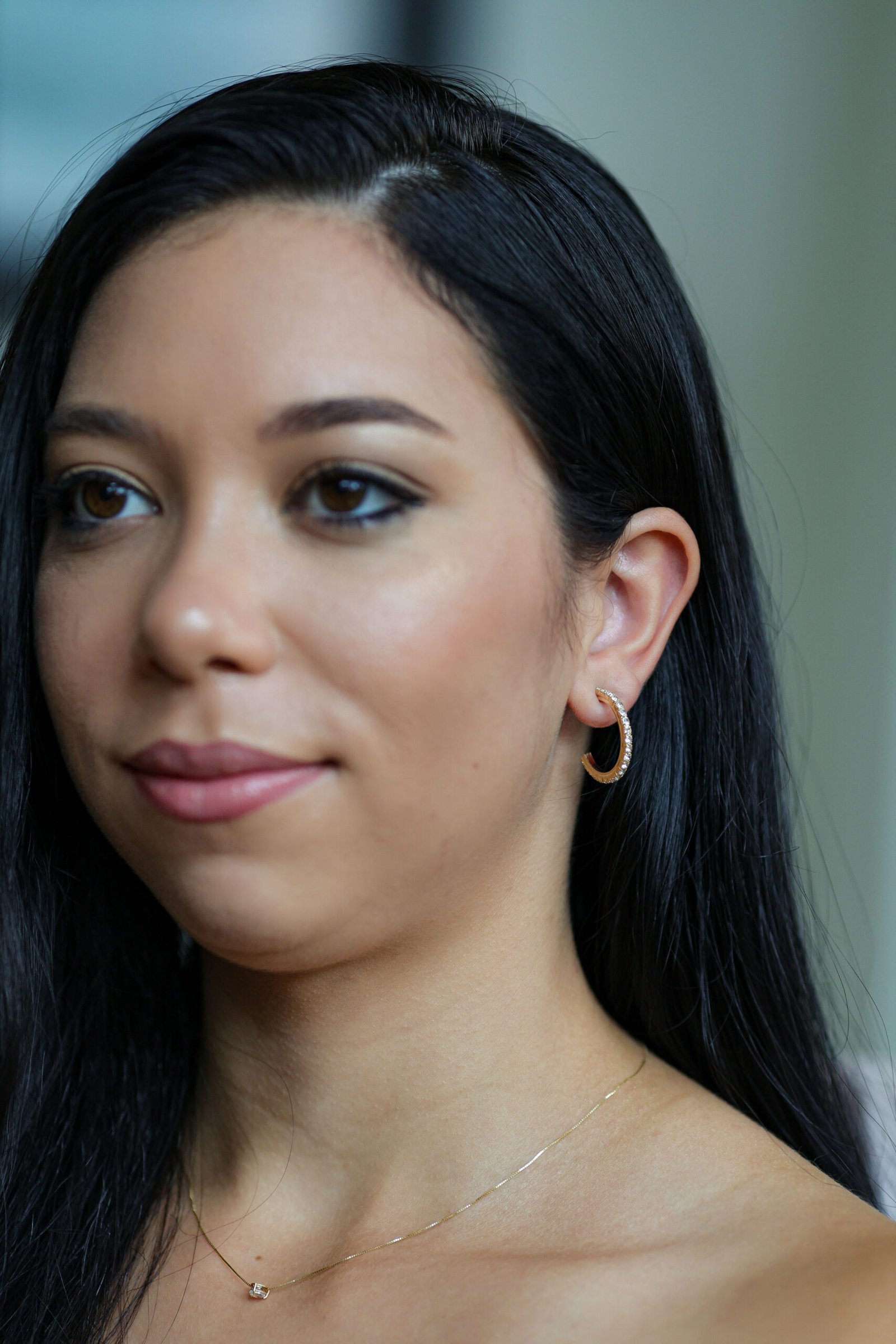 Brinco argola Cravejado em Zircônia Banho Ouro 18k