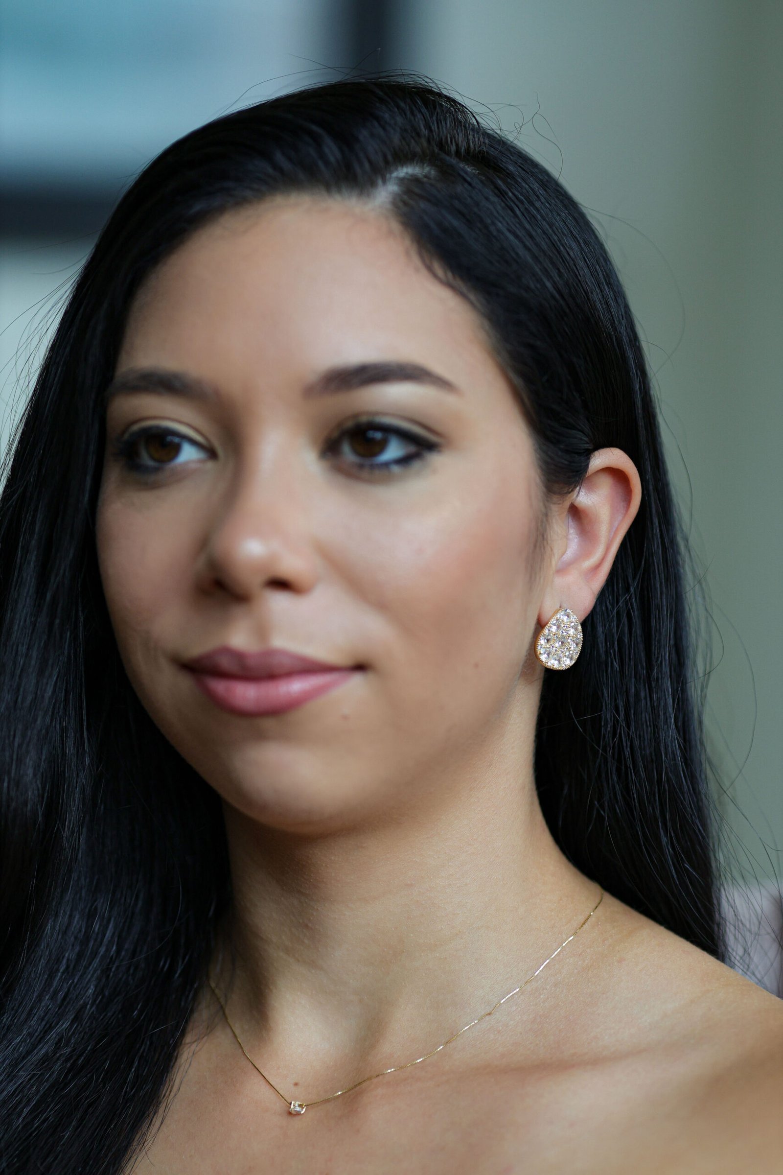 Brinco Gota Cravejada em Zircônia Banho Ouro 18k