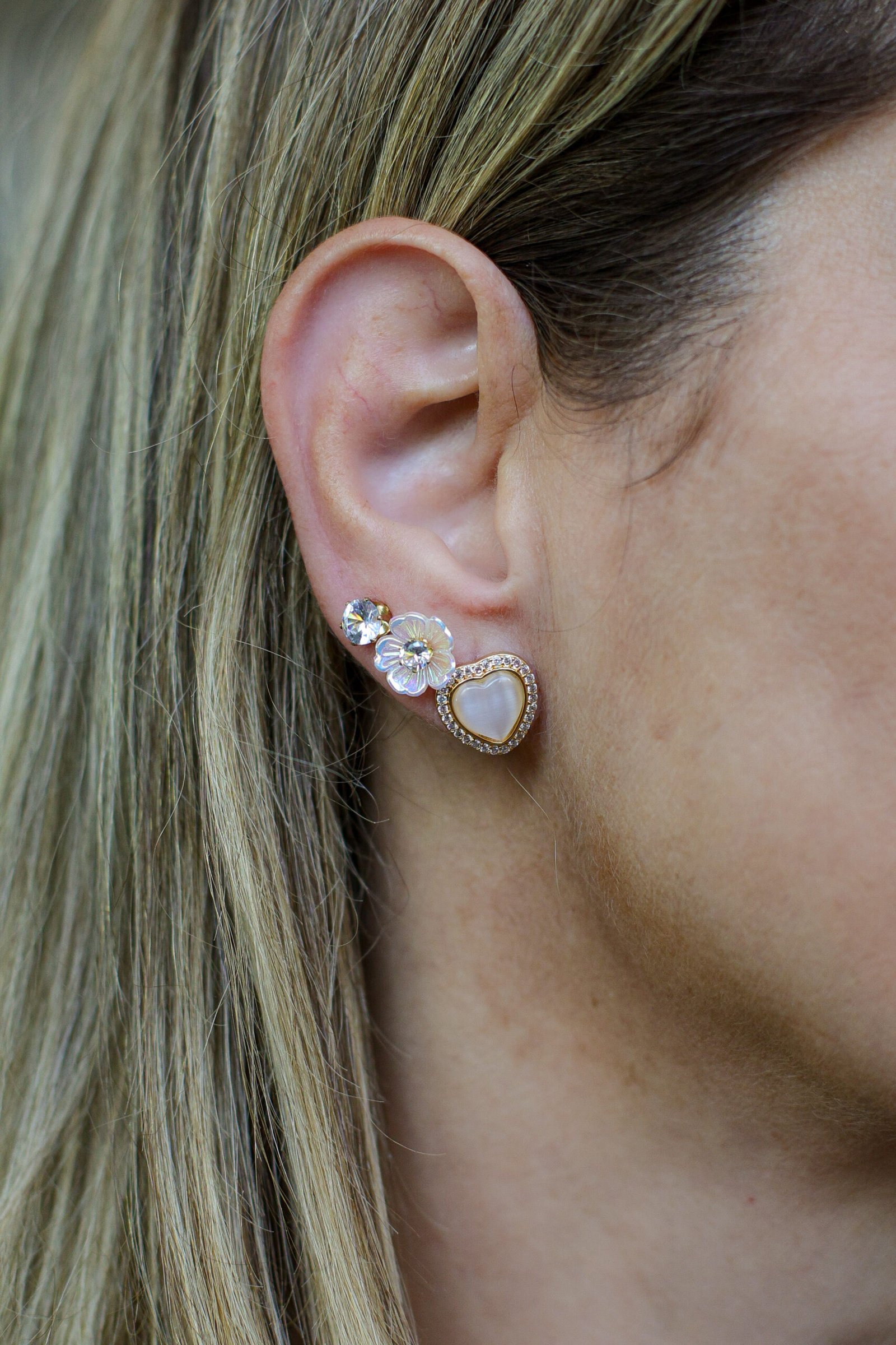 Trio de Brincos Coração e Flor Rosa Banho Ouro 18k - Imagem 2