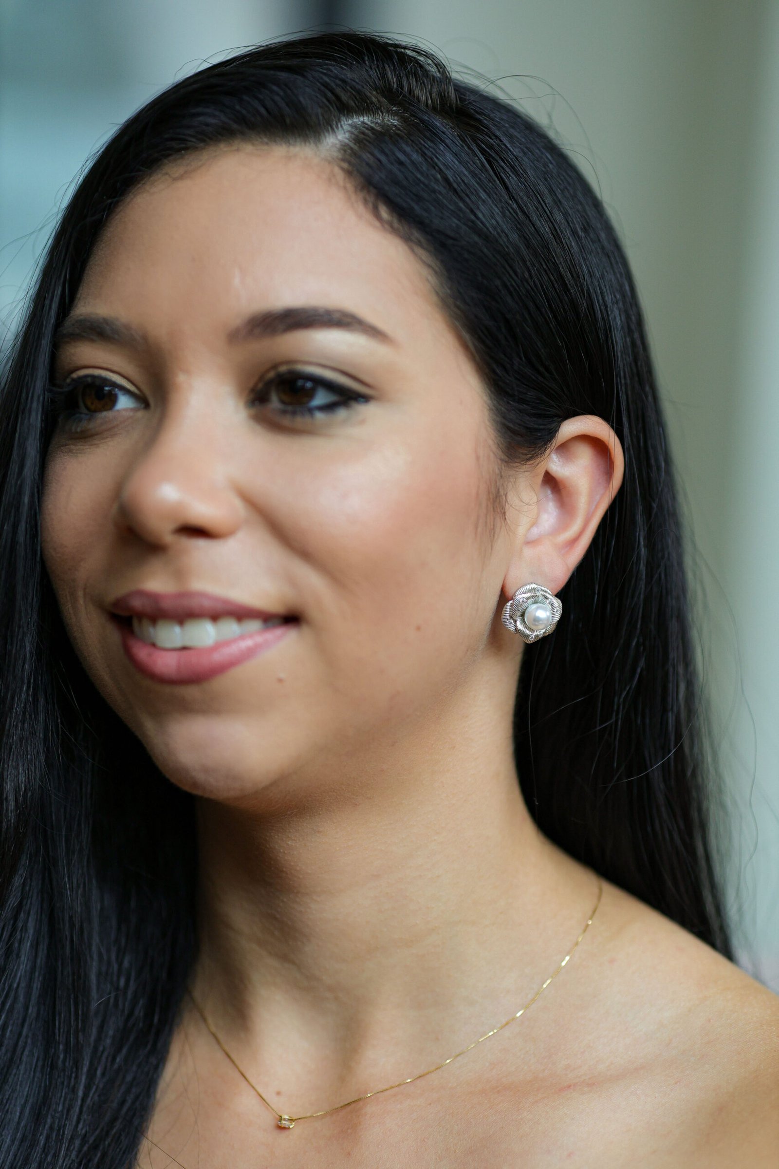 Brinco Flor com Pérola em Ródio Branco